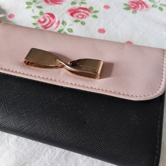 Victoria's Secret Pink and Black Wallet with Mirror - Picture 1 of 10